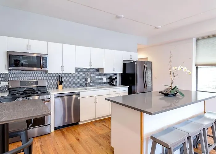 3 Flat Building Downtown - With Private Patios *