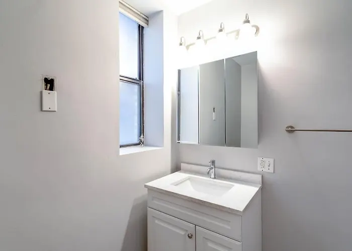Apartment 3 Flat Building Downtown - With Private Patios *