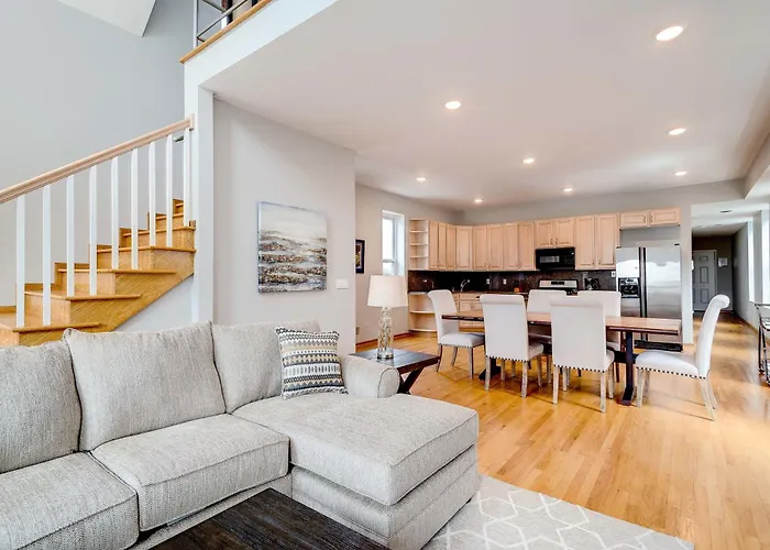 3 Flat Building Downtown - With Private Patios Apartment