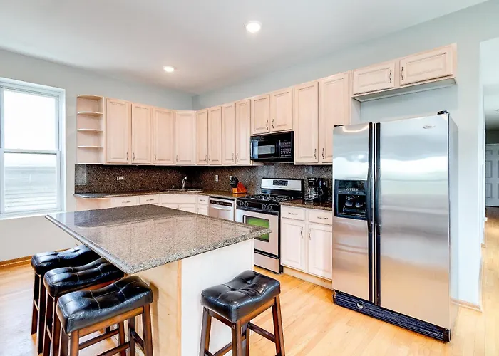 3 Flat Building Downtown - With Private Patios Apartment Chicago