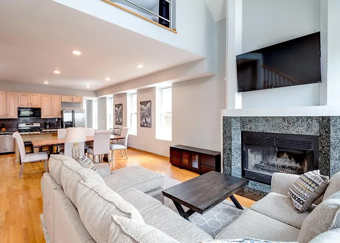 3 Flat Building Downtown - With Private Patios Apartment Chicago