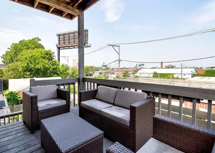 3 Flat Building Downtown - With Private Patios Apartment